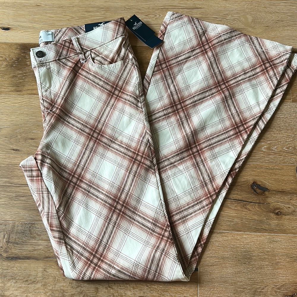 New Hollister size medium high rise flare pant plaid